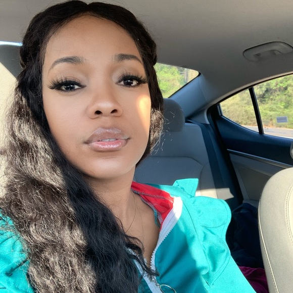 Meet your Posher, Erika - Picture 2 of 3